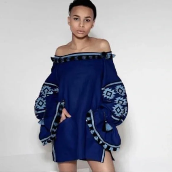 march 11 embroidered dresses Savanna Jane Split Sleeve Embroidered Top Small
